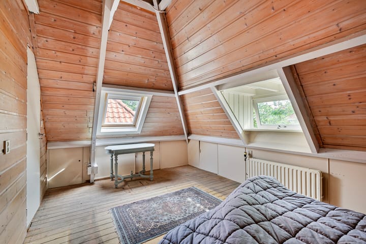 Photo 35 of Teugenaarsstraat 4