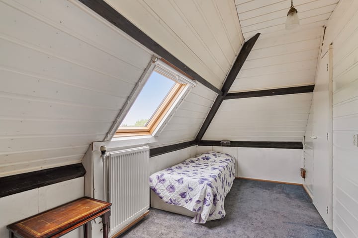 Photo 36 of Teugenaarsstraat 4