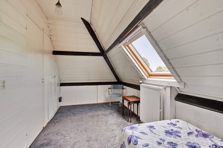 Photo 37 of Teugenaarsstraat 4