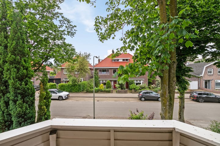 Photo 38 of Teugenaarsstraat 4