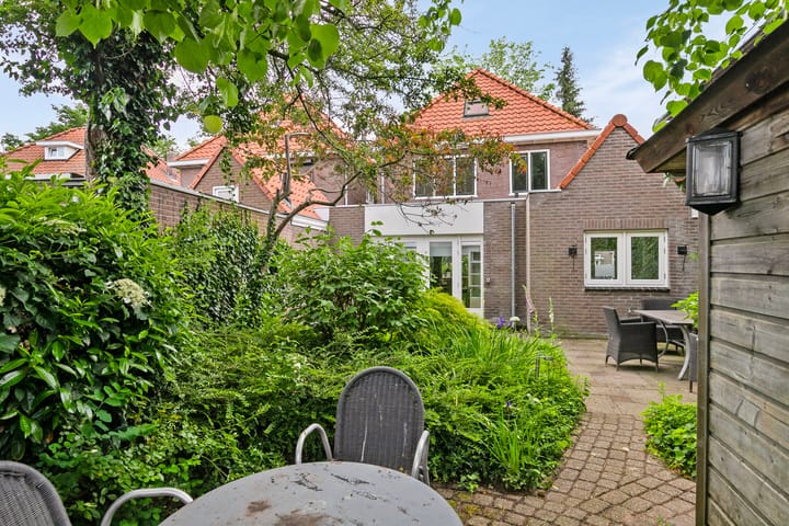 Photo 40 of Teugenaarsstraat 4