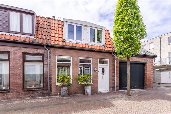 View photo 1 of Diaconiestraat 10