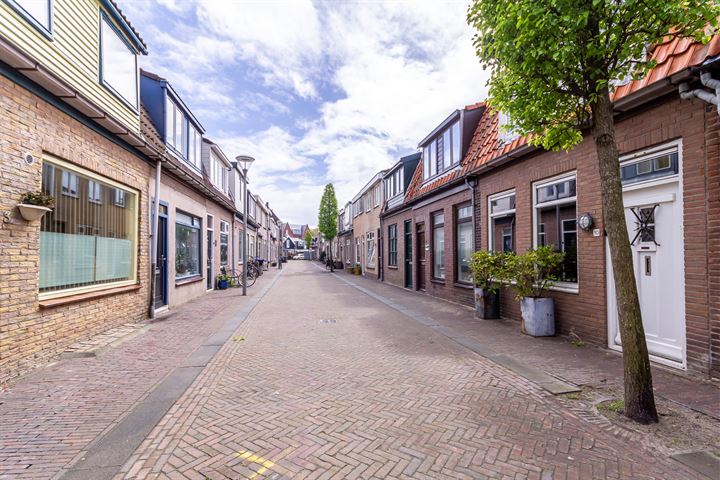 View photo 2 of Diaconiestraat 10