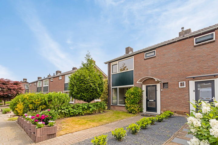 Bekijk foto 1 van Hennepstraat 43