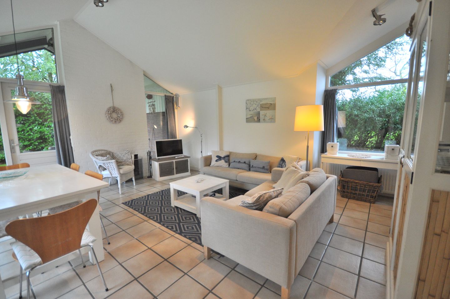 Photo 14 of Branding 8