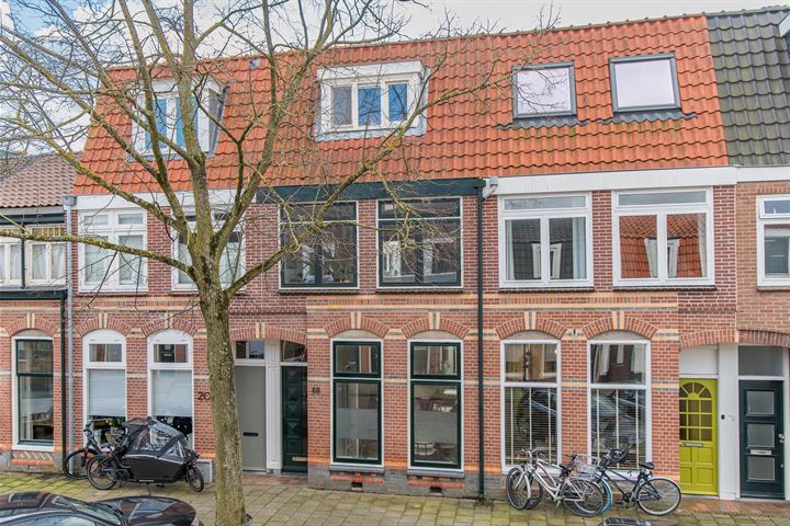 Bekijk foto 1 van Dr. Leijdsstraat 18