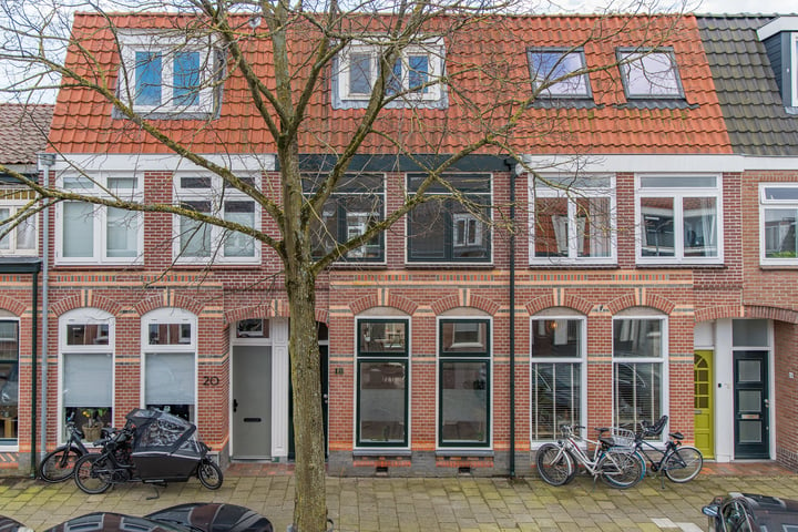 Bekijk foto 35 van Dr. Leijdsstraat 18