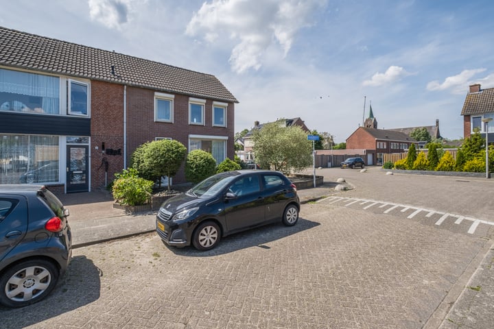 Bekijk foto 2 van Van der Wellenstraat 2