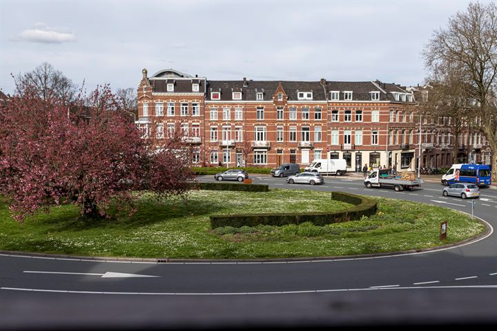 Bekijk foto 2 van Koningin Emmaplein 12