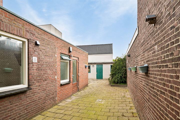 Bekijk foto 37 van Van Alkemadestraat 59