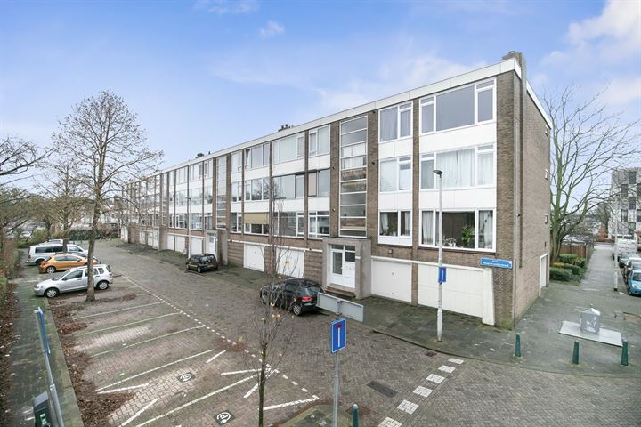 Bekijk foto 1 van Sint-Maartensdijkstraat 68