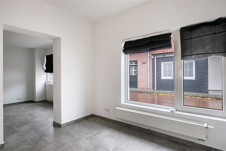 Bekijk foto 25 van Drie Schouwenstraat 9