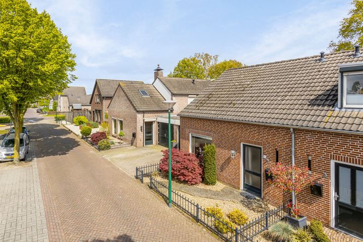 Bekijk foto 31 van Veenbesstraat 5