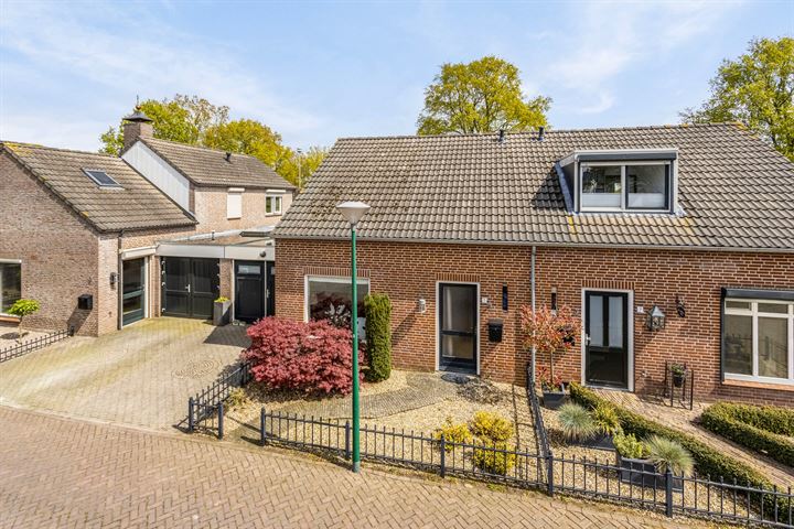 Bekijk foto 30 van Veenbesstraat 5