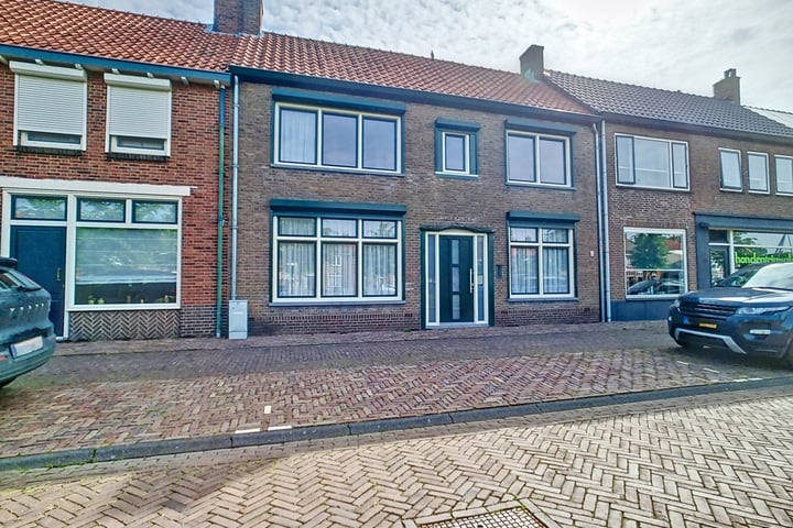 Bekijk foto 1 van Dorpsplein 21