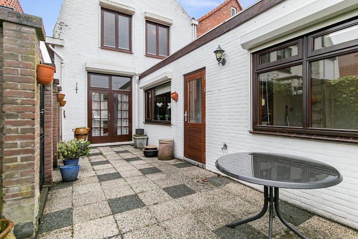 View photo 28 of Axelsestraat 130