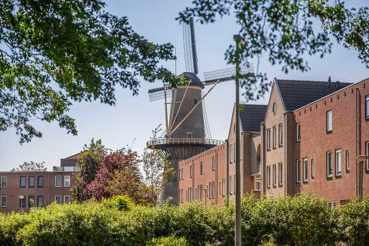 Bekijk foto 31 van Joop den Uyllaan 1