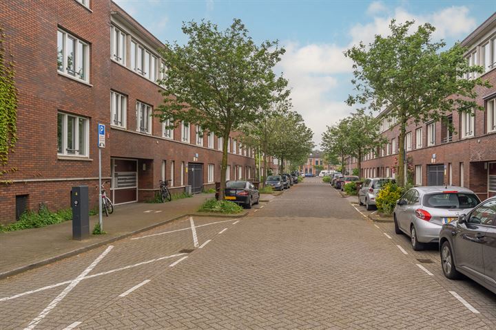 Bekijk foto 25 van Molukkenstraat 24