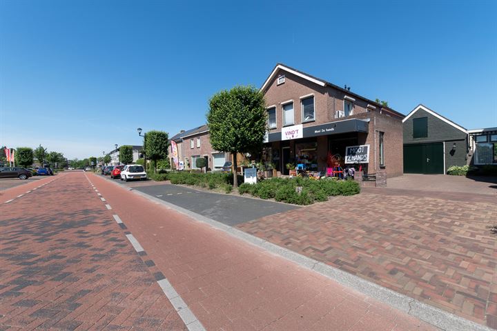 Bekijk foto 32 van 't Dorp 10-A