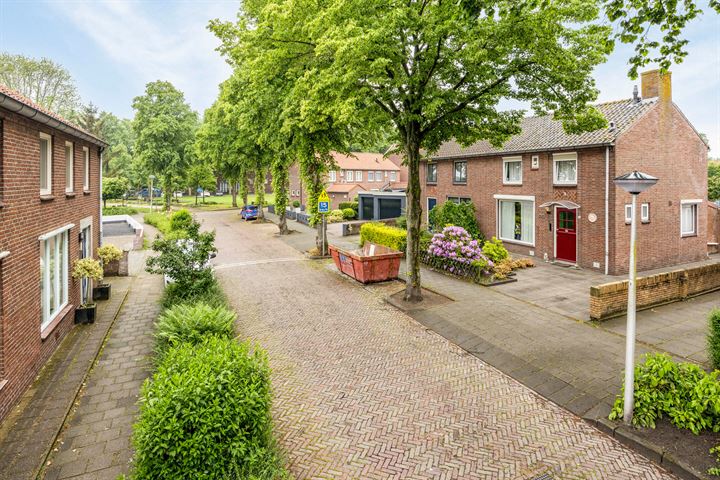 Bekijk foto 23 van Van Schendelstraat 16