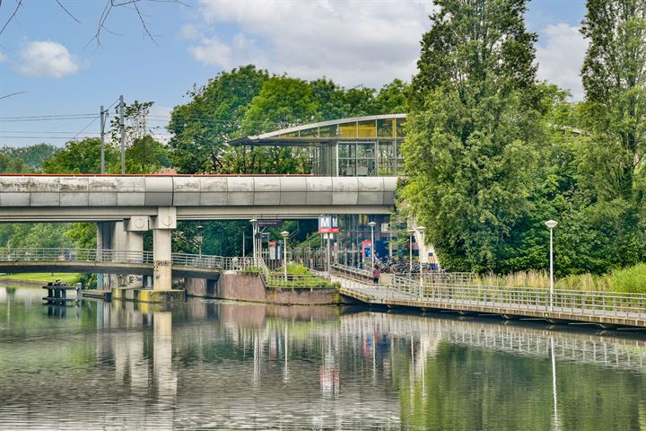 Bekijk foto 22 van Maassluisstraat 216