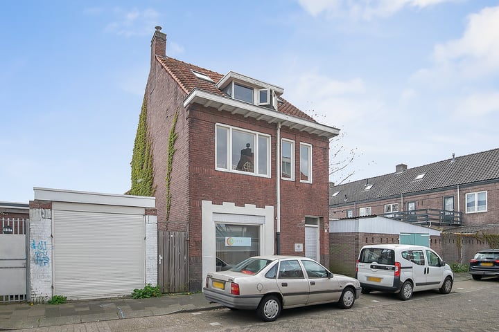 View photo 2 of Ranonkelstraat 1