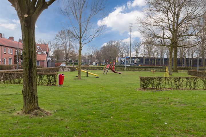 View photo 37 of Burgemeester van Heystlaan 25