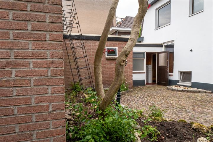 Bekijk foto 22 van Spoorstraat 6