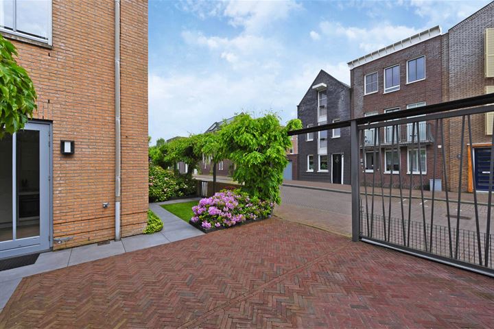 Bekijk foto 10 van Schoklandstraat 55