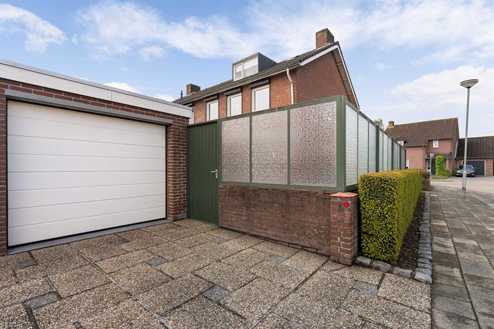 Bekijk foto 36 van Doctor Schaepmanstraat 43