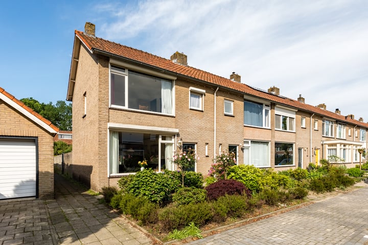 Bekijk foto 1 van Prinses Irenestraat 30