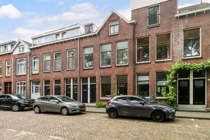 View photo 1 of Riouwstraat 69