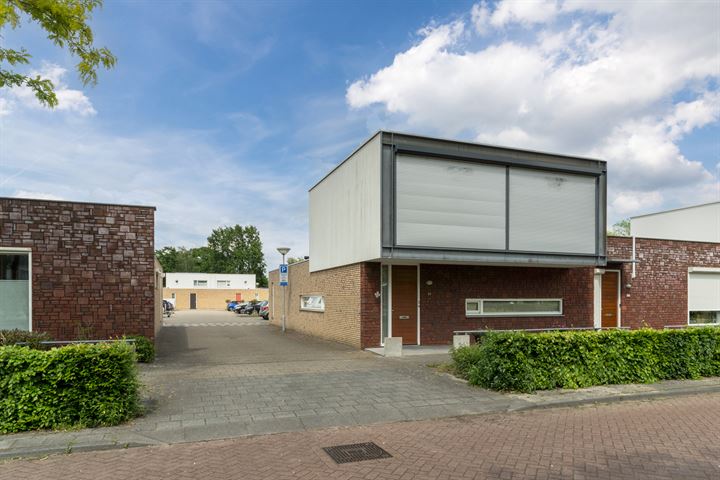 View photo 35 of Wethouder Materhof 8