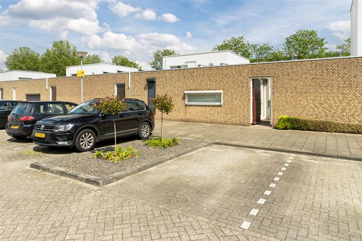 View photo 38 of Wethouder Materhof 8