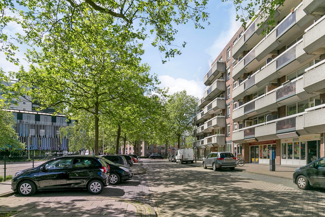 Photo 2 of Pastoor Petersstraat 107