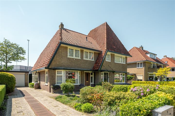 Bekijk foto 1 van Hertog van Saxenlaan 25