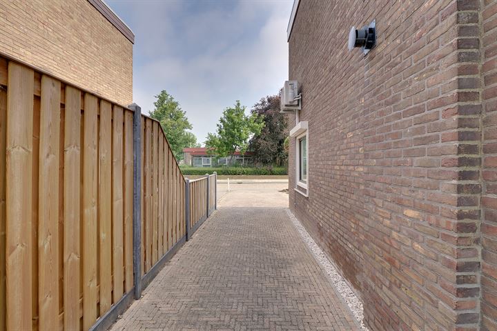 Bekijk foto 43 van Schelfhoutstraat 15