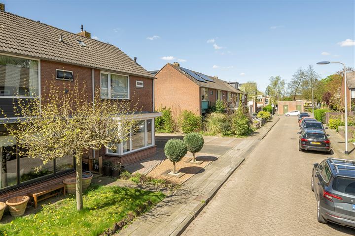 Bekijk foto 3 van Bartokstraat 11