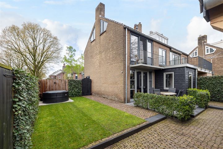 Bekijk foto 30 van De Ruyterstraat 26