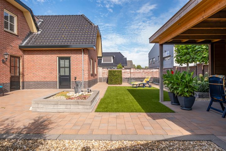 View photo 32 of Barneveldsestraat 16-B