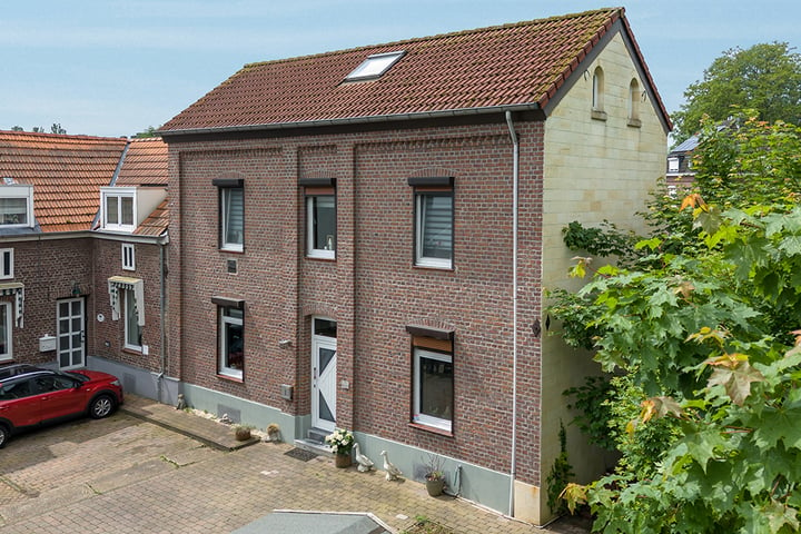 Bekijk foto 2 van Einderstraat 70