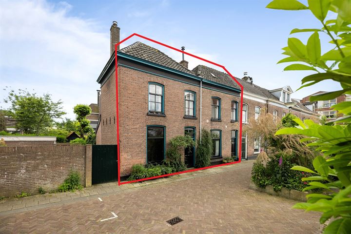 Bekijk foto 1 van Badhuisstraat 12