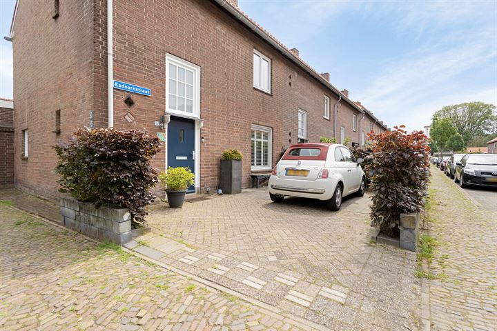 Bekijk foto 33 van Esdoornstraat 25