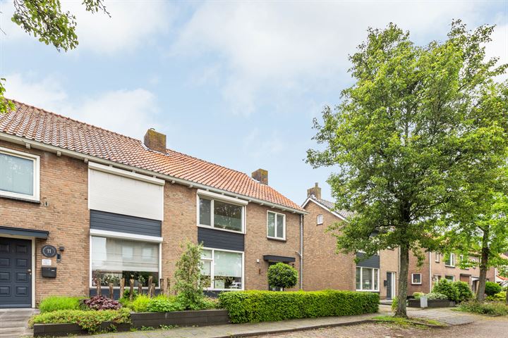 Bekijk foto 41 van Emmastraat 13