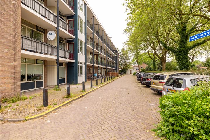 Bekijk foto 40 van Vredenluststraat 13