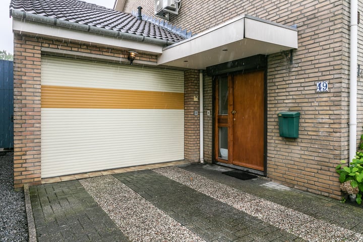 Bekijk foto 2 van Servatiusstraat 49