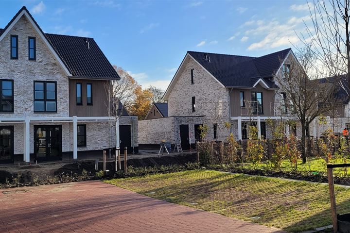 View photo 8 of Twee-onder-een-kapwoning (Bouwnr. 104)