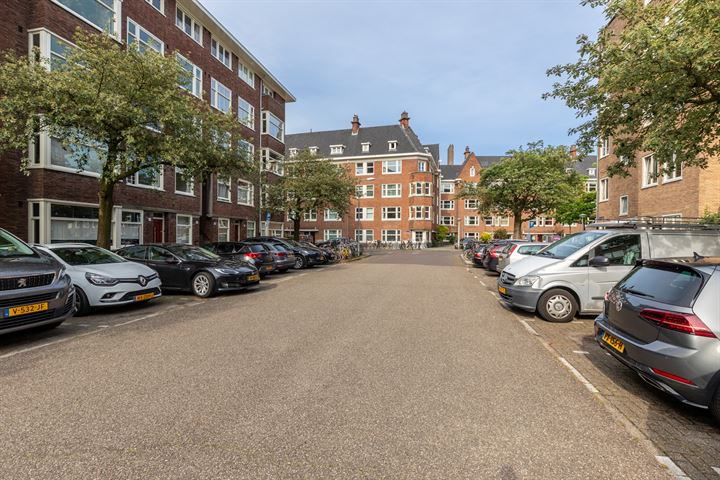 Bekijk foto 39 van Courbetstraat 35-2