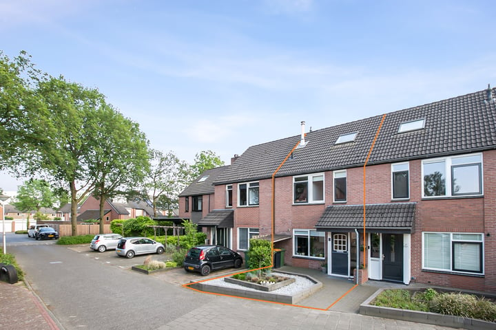 Bekijk foto 1 van Nieuwenhuisstraat 7