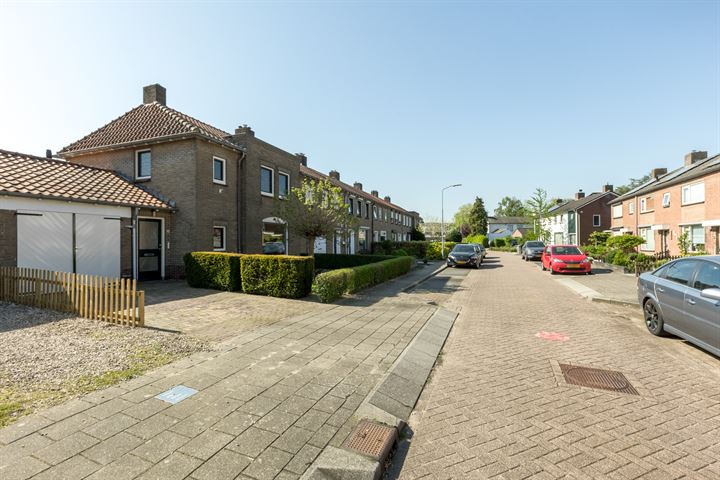 View photo 31 of Bernhardstraat 39